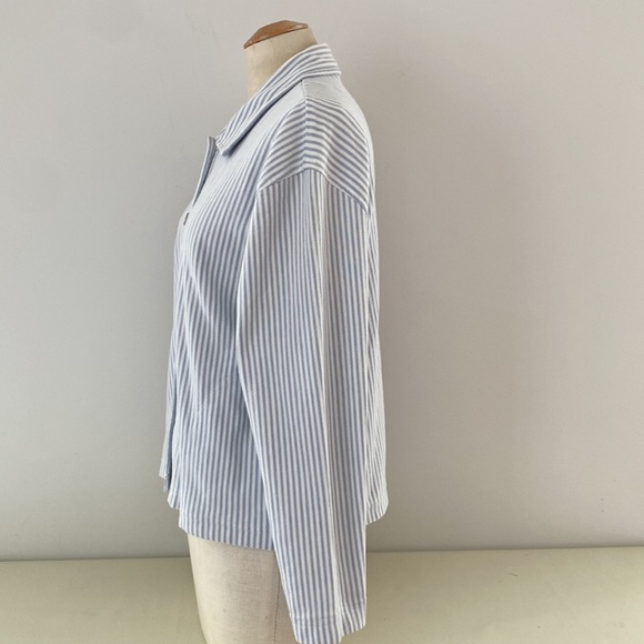 Liz Claiborne blue & white striped  button front light jacket w side pockets. LP - Picture 4 of 14